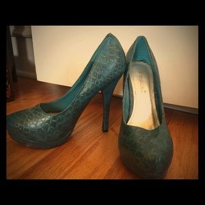 Snakeskin teal heels